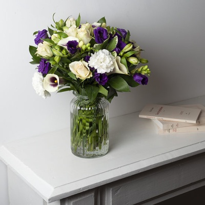 ramo-de-calas-compuesto-azul-y-blanco-550x550 ramo-de-calas-compuesto-azul-y-blanco-550x550